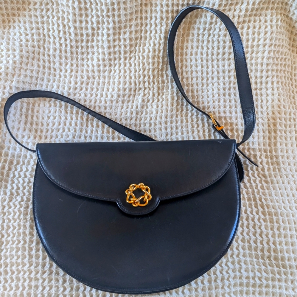 🌟40% OFF SALE Salvatore Ferragamo Rare Vintage Black Leather Crossbody Bag
